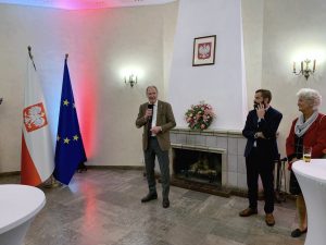 Polski wieczór zorganizowany podczas targów Anuga, przez Konsulat RP w Kolonii i ZBH PAIH we Franfurcie. Gospodarzem spotkania był Pan Jakub Wawrzyniak, Konsul Generalny RP w Kolonii. Gośćmi honorowymi wieczoru byli burmistrz miasta Kolonia, Pan dr Ralf Heinen, oraz Prezes Zarządu Targów Kolońskich (Koelnmesse), Pan Gerald Böse,