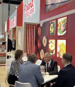 Stoisko Poland tastes good/KOWR na GULFOOD 2025