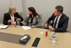 Rozmowy biznesowe w agencji Mostakbal Misr